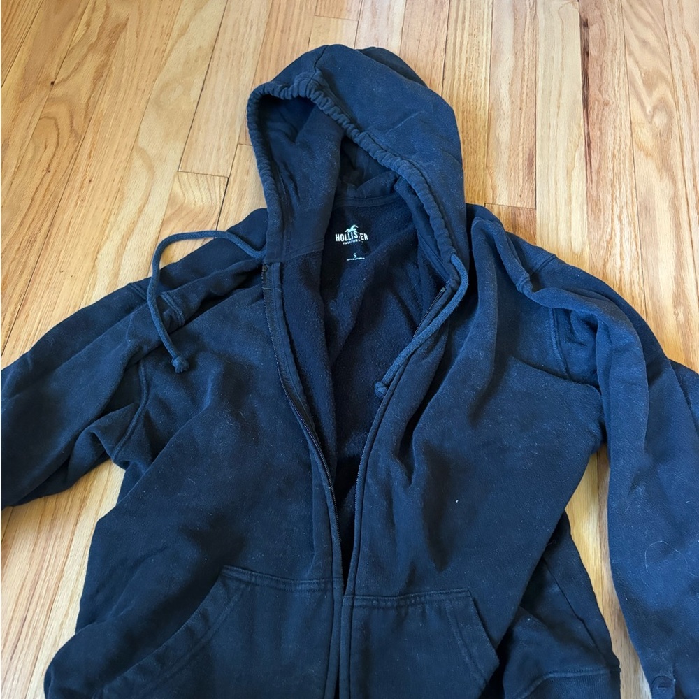 Hollister Classic Black Sweatshirt